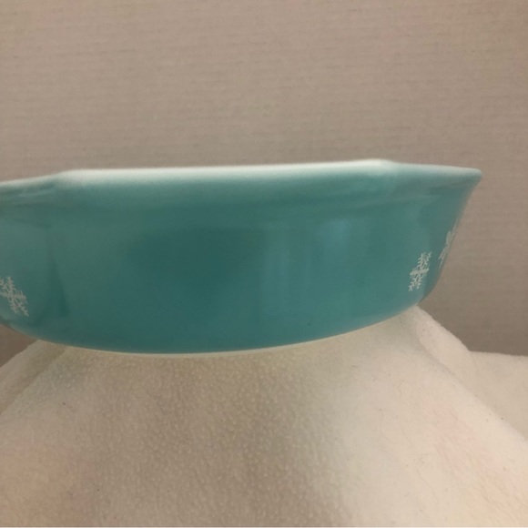 Vintage 1 1/2 quart turquoise snowflake divided serving dish - Picture 5 of 9